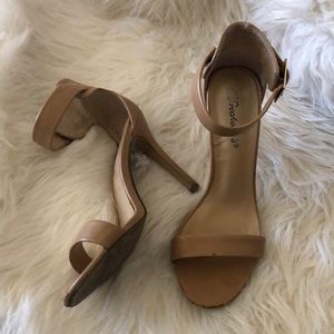 Nude ankle strap heels ⭐️